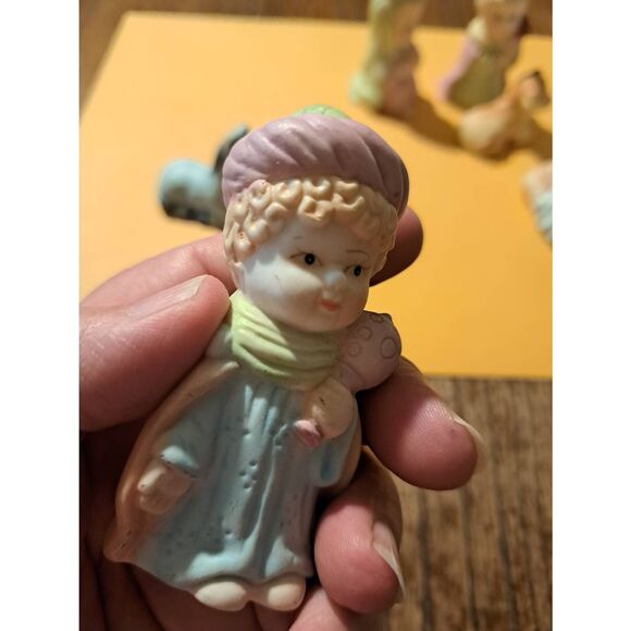 Vintage Pastel Painted Nativity Figurines 8pc Set Childlike Christmas Scene Play - Picture 10 of 12